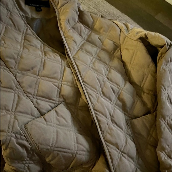 JONES NEW YORK QUILTED LIGHT BEIGE JACKET GOLD WITH POCKETS 1 INSIDE - Picture 3 of 6